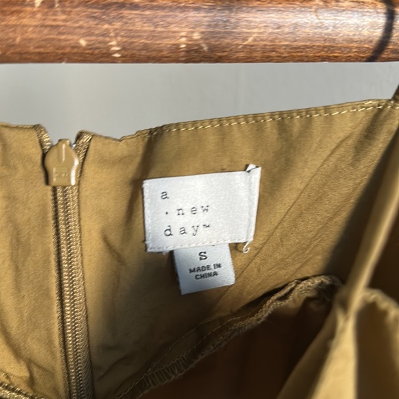 A new day olive tank top - Picture 3 of 3